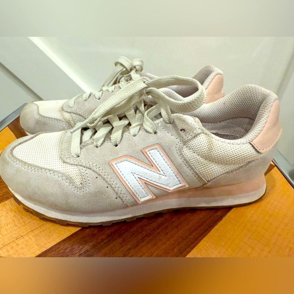 New Balance 500 retro tennis shoes. Mauve pink and white size 7